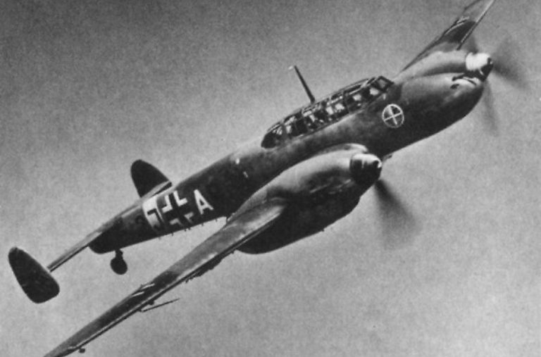 Havárie německého letounu v těsné blízkosti Černého jezera nebyla nikdy objasněna.