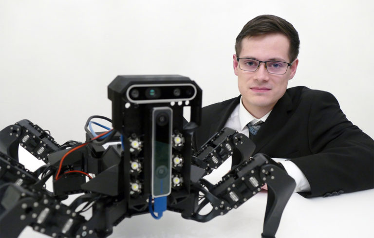 Loňský 10. ročník IT SPY vyhrál Jan Bayer s testovacím robotem.