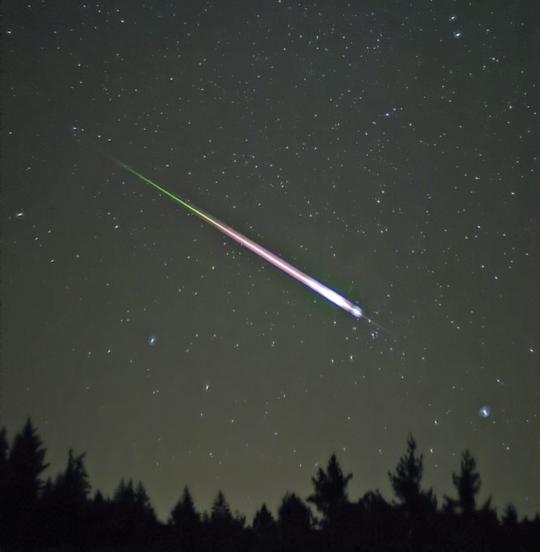 Jasné a rychlé Leonidy se svou světelnou show zasloužily o skutečný zrod meteorické astronomie.