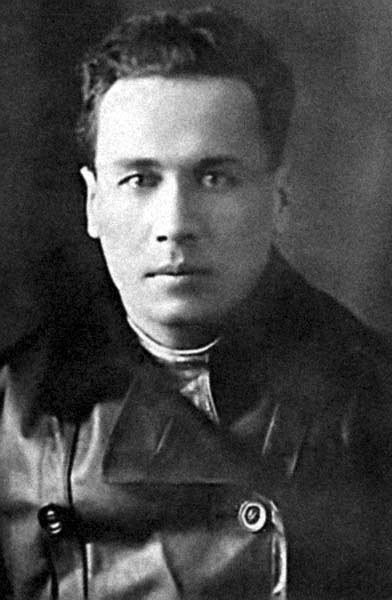 Ruský konstruktér Michail Koškin se úspěchu svého tanku nedožije. Zemře na zápal plic v září 1940.