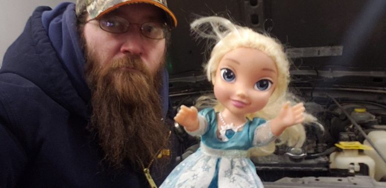 Chris Hogan a panenka Elsa