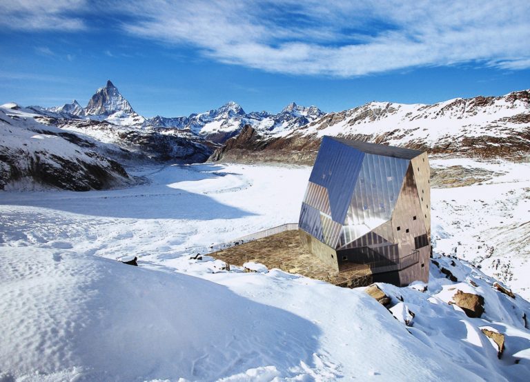 Chata Monte Rosa ve švýcarských Alpách má unikátní bateriové úložiště od Siemensu