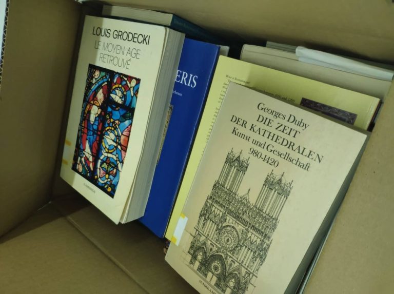 Darované knihy jsou pro Ústavu dějin umění Akademie věd České republiky velkou poctou.