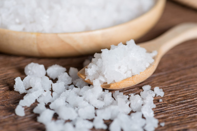 Lidé epsomskou sůl již po staletí používají jako prostředek k léčbě nespavosti, proti bolesti svalů i jako projímadlo (k léčbě zácpy).