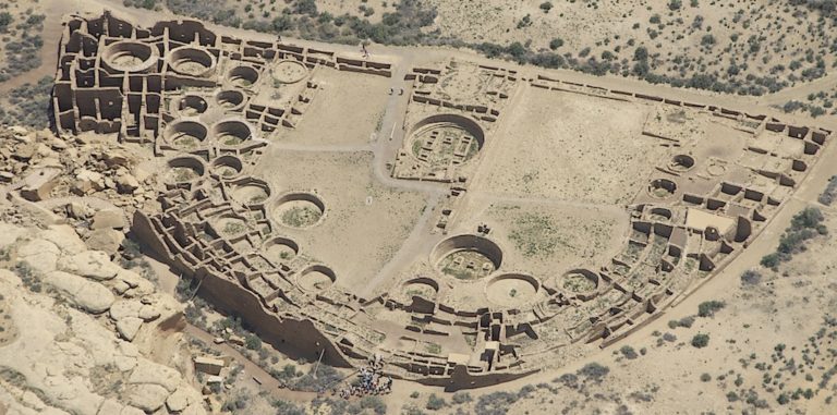 Osídlení v kaňonu Chaco mělo vzniknout na příkaz jakéhosi cizince.