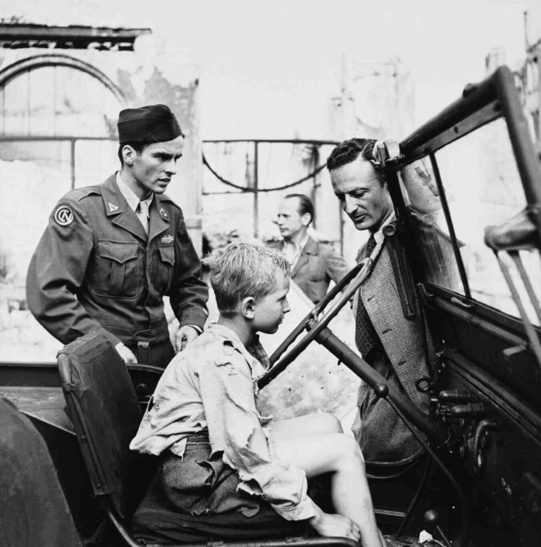 Osud válečných sirotků zachytil v roce 1948 americko-švýcarský film Poznamenaní. Získal Oscara za scénář a Ivan Jandl (1937–1987) jako první Čech dostal Oscara za hlavní dětskou roli.