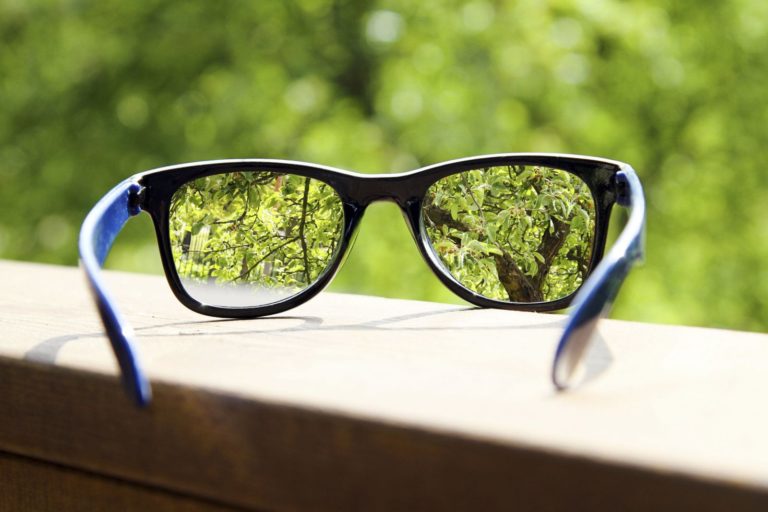 Brýle nahrazují kontaktní čočky či laserové operace.