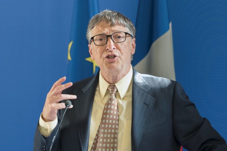 Bill Gates slibuje vyřešit spam do roku 2006. Jak to dopadlo, víme, stačí otevřít poštu.