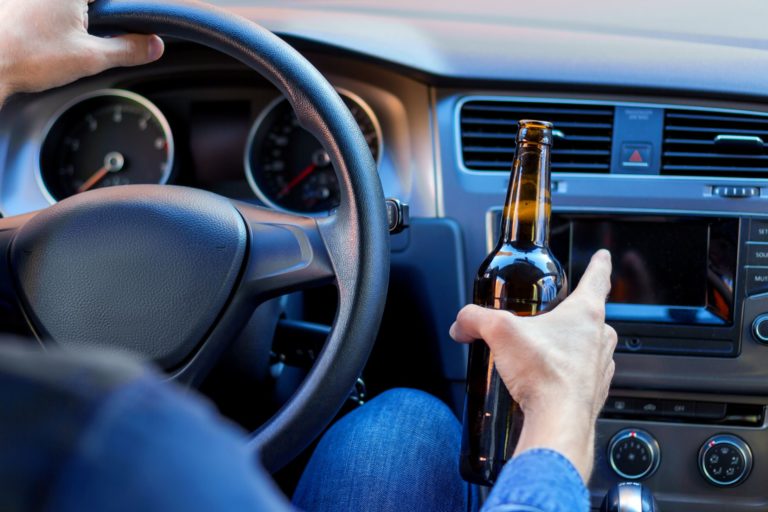 Řidič by si měl dát pozor i na to, kolik nealkoholického alkoholu vypije – i to mu totiž může zvýšit hladinu alkoholu v krvi.