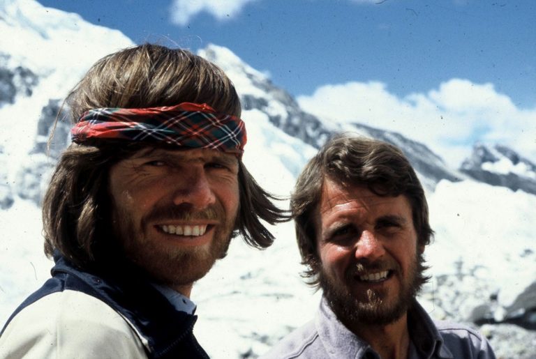 Poprvé na vrcholu bez kyslíku stanul Reinhold Messner společně s Peterem Habelerem.