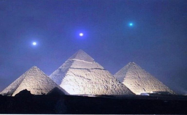 Rozestavění pyramid v Gíze připomíná Orionův pás.