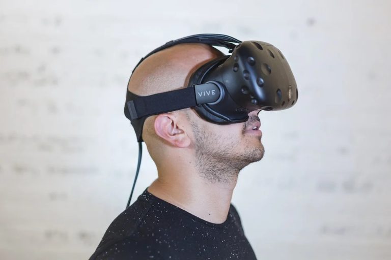 Technologie virtuální reality vytvářejí iluzi skutečného světa. Foto: darksouls1 / pixabay
