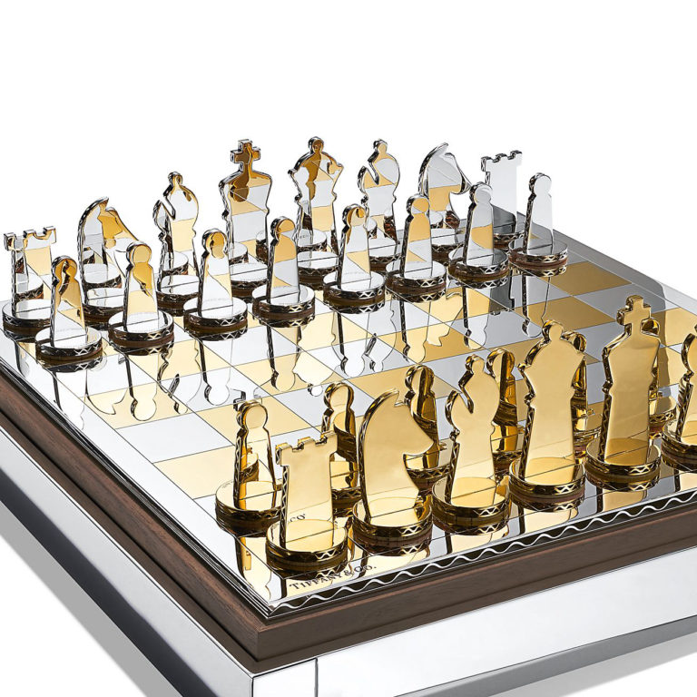 Exkluzivní šachovou sadu inspiroval vzhled vlnité papírové lepenky.