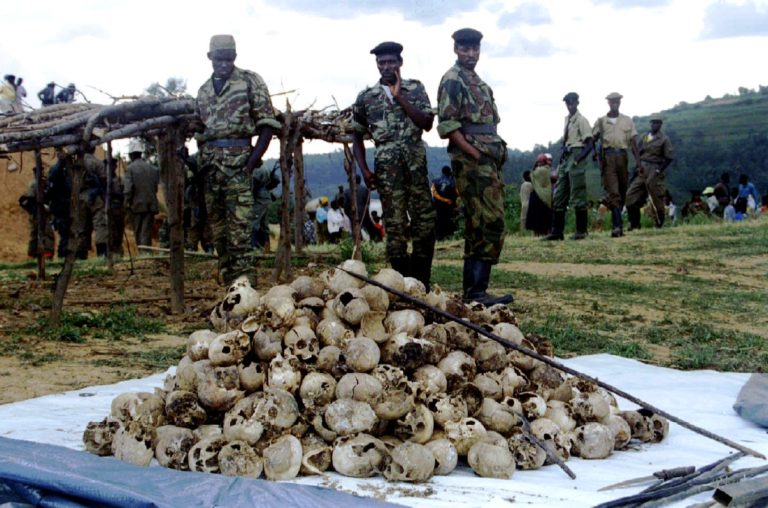 Interahamwe (v překladu „Ti, kdo bojují spolu“) jsou hutuské milice, které se staly hlavním aktérem brutální genocidy.
