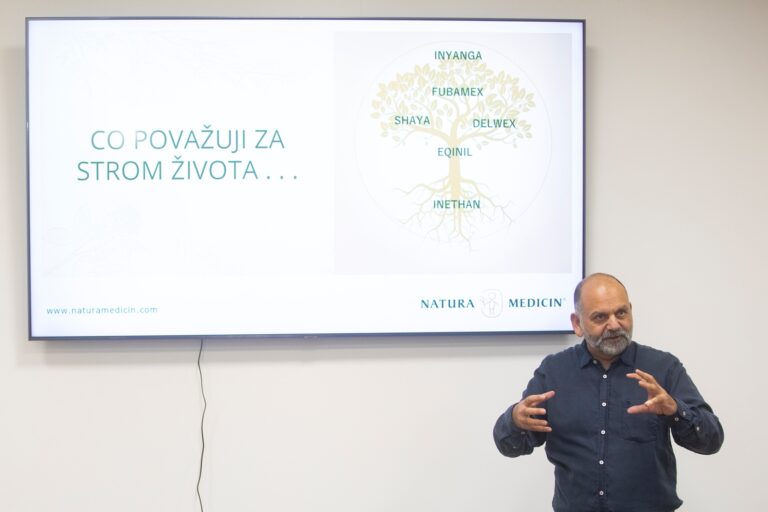 Bohuslav Větrovský na jedné ze svých mnoha přednášek vysvětluje, jak funguje a jak se léčí lidské tělo