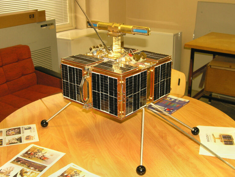 Pozemní testovací exemplář družice Magion 1.