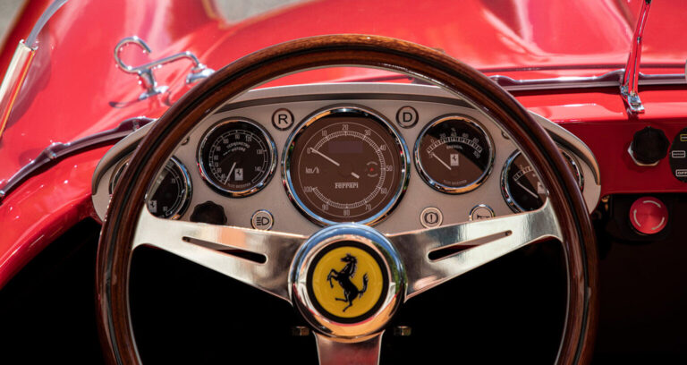 Konstrukce zmenšeniny byla postavena na původních plánech, které byly uloženy v archivu Ferrari Classiche.