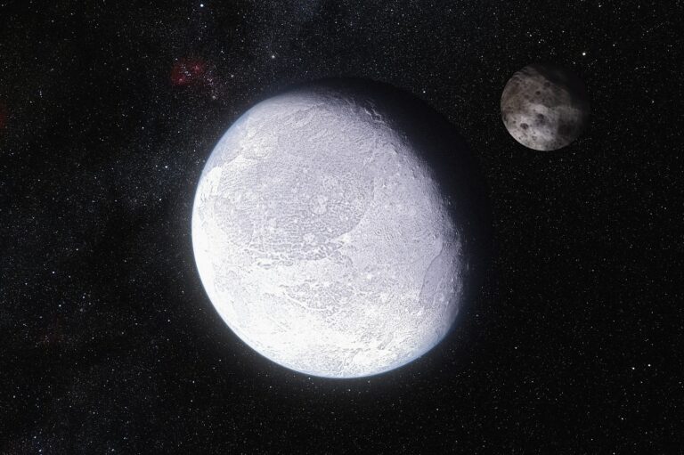 Eris, s měsícem Dysnomia, se mohla stát 10. planetou. Nakonec je zrádkyní Pluta.