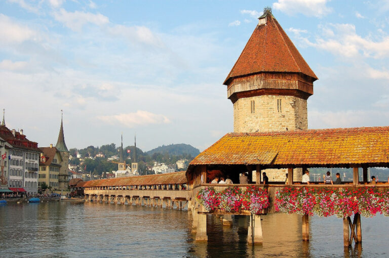 Kapličkový most byl ve středověku součástí opevnění města.
