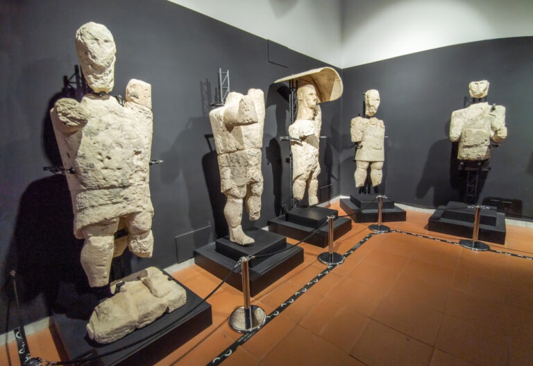 Omrknout sochy můžete na Sardinii. Dvoumetroví obři tu mají své vlastní muzeum.