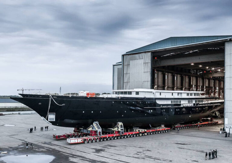 Jachta Y721 bude po svém dokončení nevětší plachetní jachtou na světě.