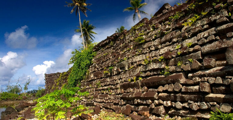 Nan Madol dnes tvoří v podstatě jen pobořené zdi. Řada badatelů ale věří, že skutečné poklady se mohou nacházet pod ním.
