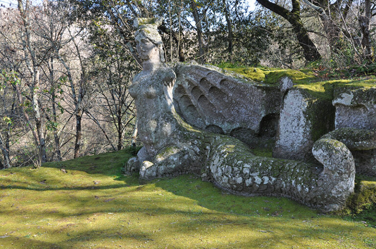 I kvůli sochám monster se odhaduje, že prostor Sacro Bosco sloužil k okultním praktikám.