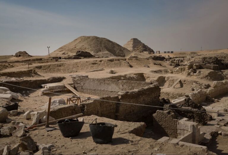 Výjimečně bohaté archeologické naleziště v Sakkáře vydalo již na 250 mumií ve zdobených dřevěných sarkofázích.