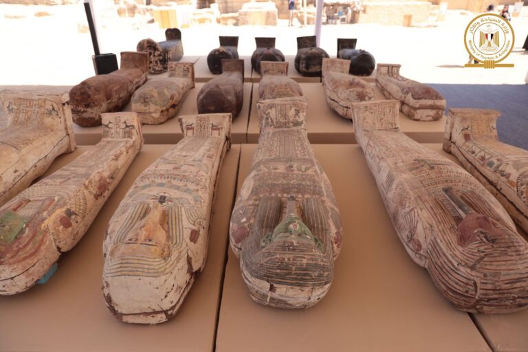 Archeologové doufají, že řady nalezených sarkofágů brzy doplní také ten, v němž byl před tisíci let pohřben mocný velekněz Imhotep.