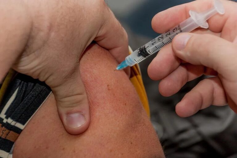 Každoroční očkování je považováno za nejlepší způsob prevence zdravotních komplikací způsobených chřipkou. Foto: Pixabay