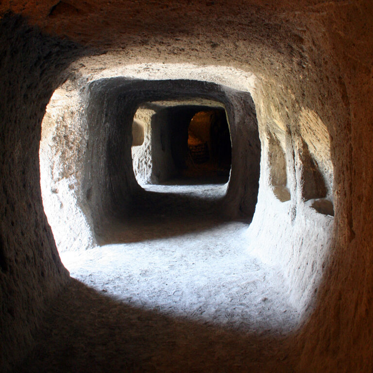 Podzemní prostory pod Orviettem jsou stále odkryté jen z části. Pyramidy jsou propojeny chodbami.