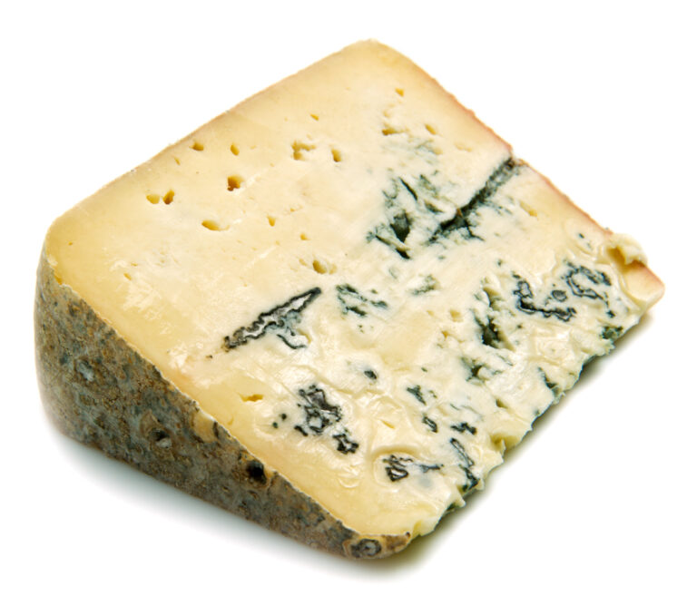 Umami nechybí v plísňovém sýru. Čím déle zraje, tím je chuť výraznější.