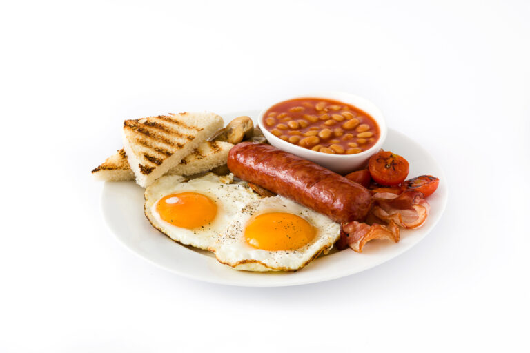 Počátky typické anglické snídaně sahají až k roku 1800. Tehdy je hlavním jídlem dne.