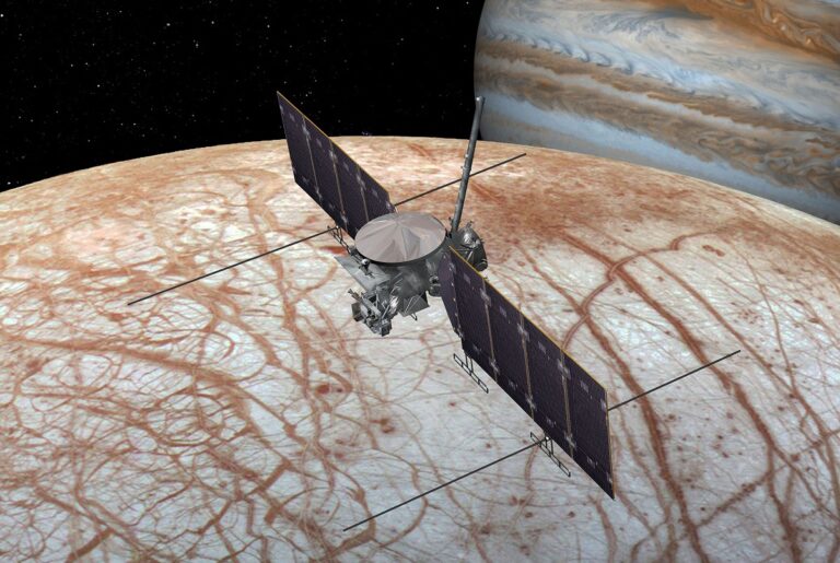 Europa Clipper je meziplanetární mise ve vývoji NASA ke studiu Galileova měsíce Europa prostřednictvím řady průletů na oběžné dráze kolem Jupiteru .