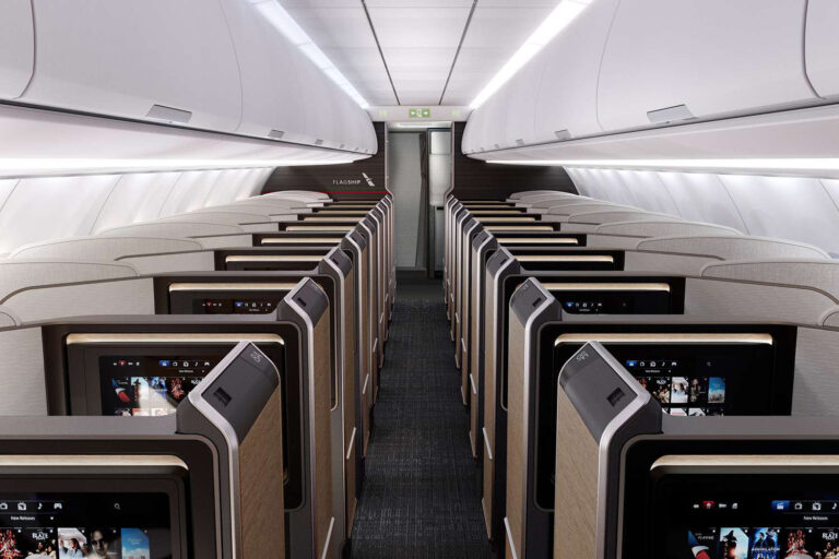 Více pohodlí si mají užít také pasažéři prémiové ekonomické třídy, kteří také získají nový multimediální systém a větší pohodlná sedadla.