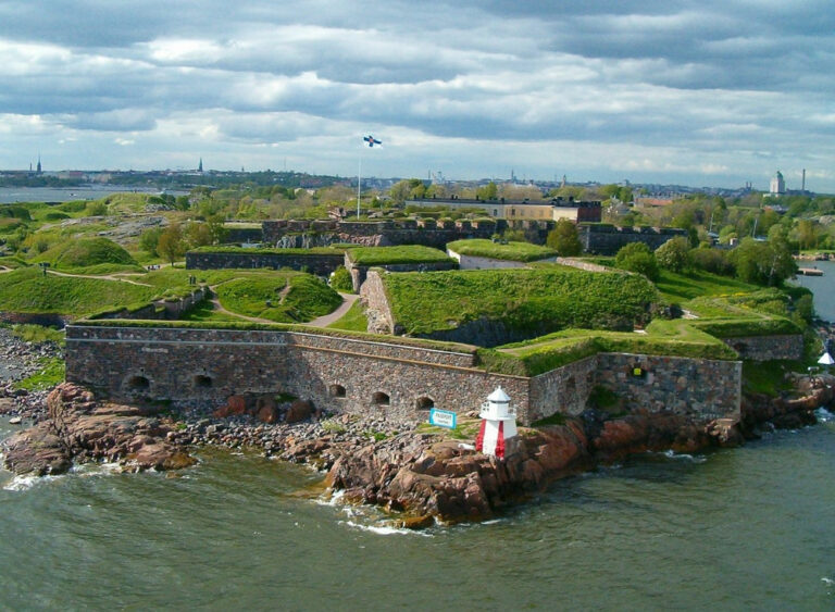 Suomenlinnu dobyli Rusové.