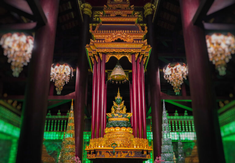 Stavba chrámu v Bangkoku začíná na konci 18. století.