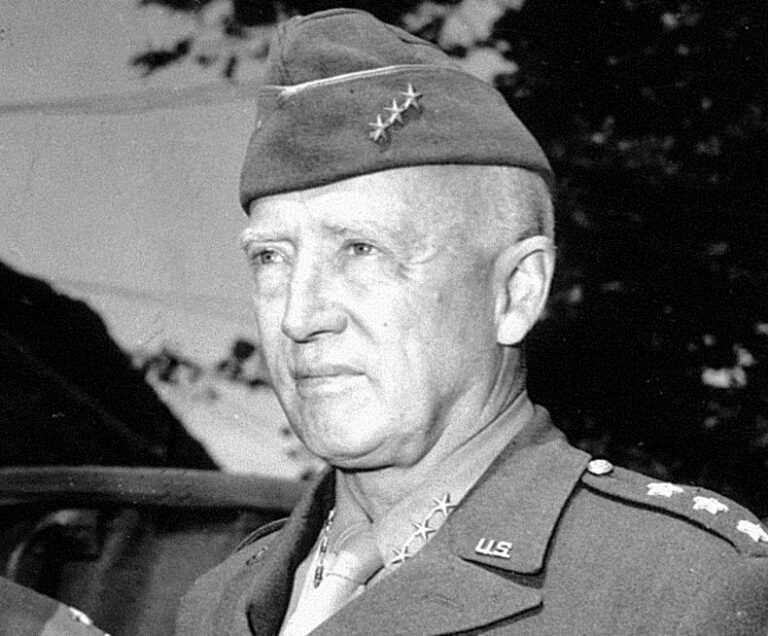 Americkým silám velí generál Patton.