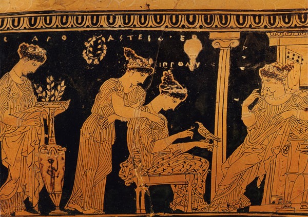 Loučení se svobodou v antickém Řecku se účastní rodina a blízké přítelkyně nevěsty.