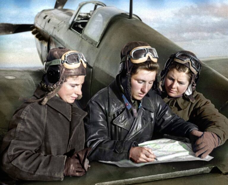 Se ženami u letectva Sověti zprvu nepočítali.