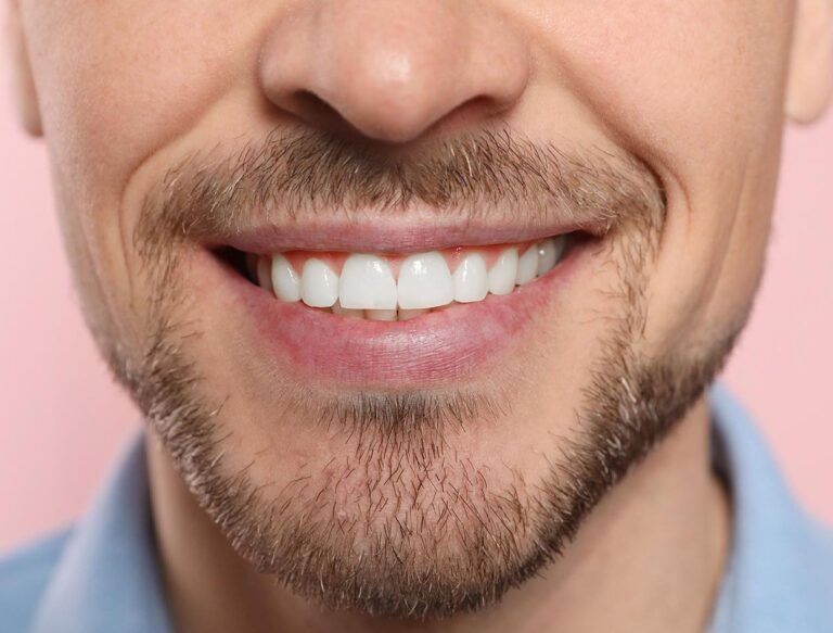 Nové zuby s pomocí alternativní léčby? Podle Fullera ano.
