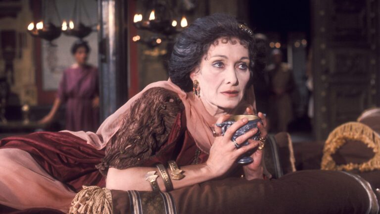 Postavu kruté císařovny v seriálu Já, Claudius ztvárnila herečka Sian Phillipsová.