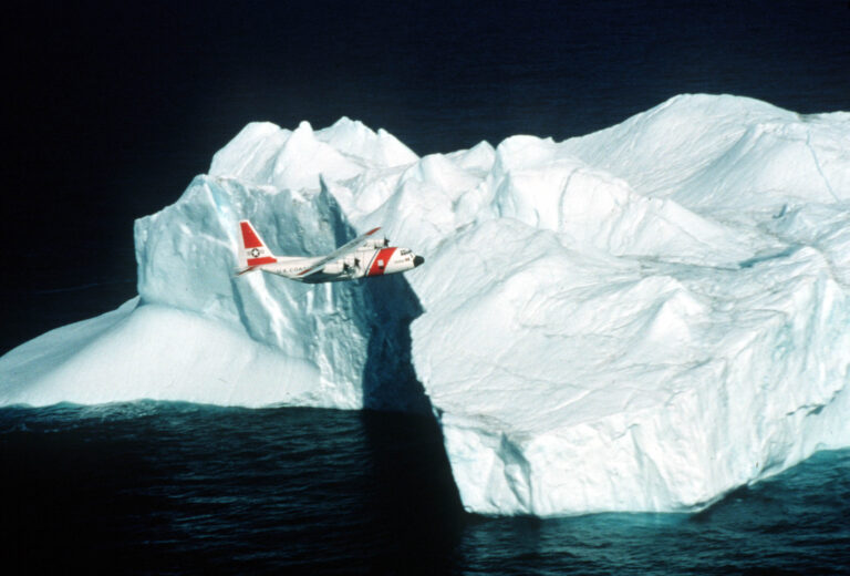 Pozorování ledovců se v Atlantském a Severním ledovém oceánu přesune do vzduchu.