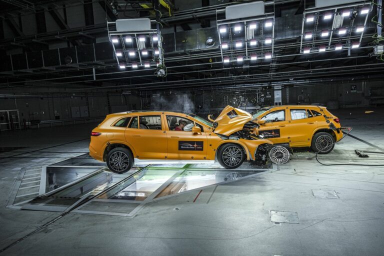 Test sloužil jako demonstrace bezpečnosti elektrických aut a baterií. Foto: Mercedes-Benz