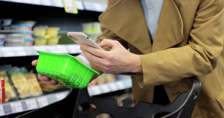 S půjčenou čtečkou nebo za pomoci aplikace v telefonu můžete nakupovat leckde i vy.