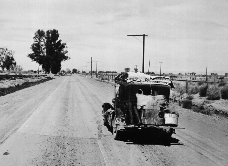 Po Route 66 se ve 30. letech vydaly statisíce lidí hledat nový život do Kalifornie.