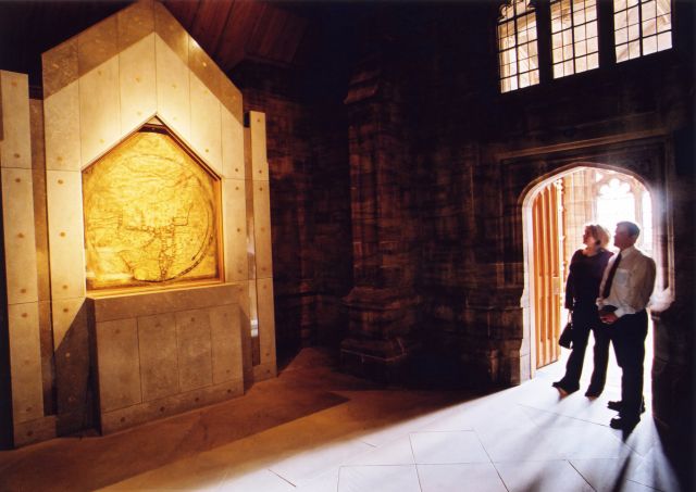 Mappa Mundi je nyní vystavena v Herefordské katedrále, kde byla v roce 1855 nalezena.