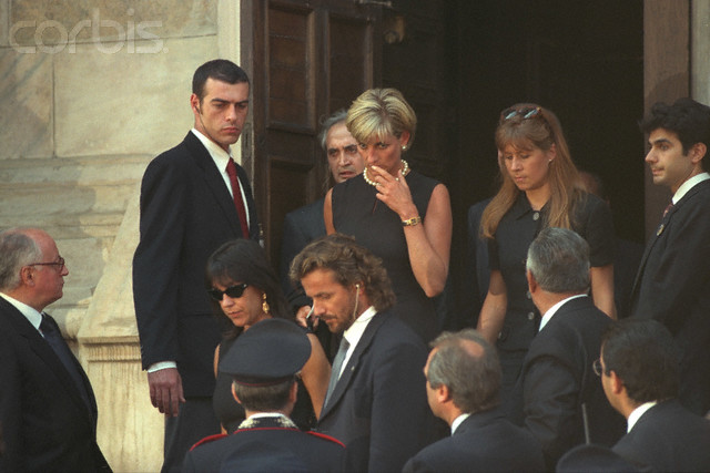 Diana, Elton John či Karl Lagerfeld se objeví na pohřbu.