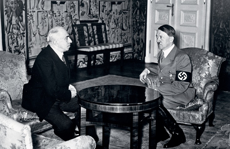 Hácha při jednání v Berlíně podlehne Hitlerově nátlaku.