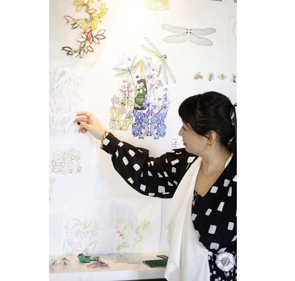 Umělecká ředitelka Aska Yamashita při práci využila odborných znalostí Studia MTX, jež se specializuje na architektonické dekorace.